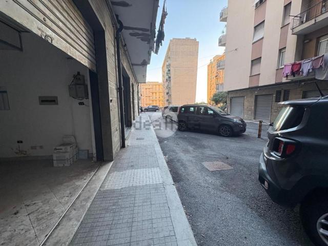 Locale in vendita di 37 m² in Via Ventimiglia