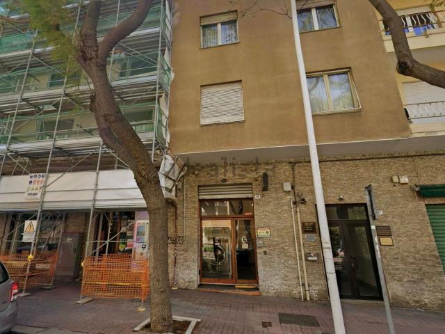 Locale in vendita di 37 m² in Via Enrico Pessina, 89