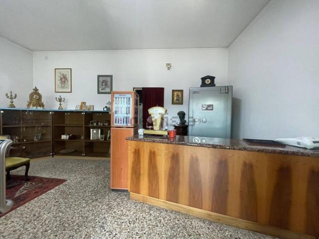 Locale in vendita di 37 m² in Via Francesco Crispi