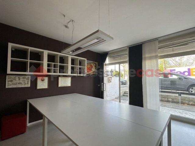 Locale in vendita di 37 m² in Via Giacomo Matteotti, 32