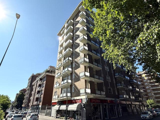 Locale in vendita di 37 m² in Via Sempione, 198
