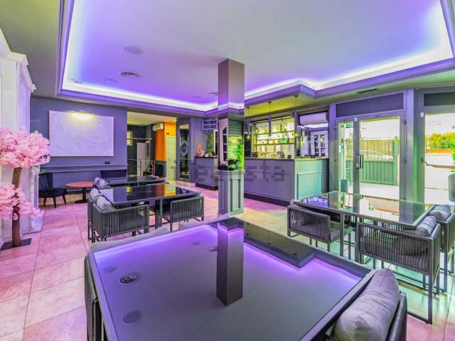 Locale in vendita di 340 m² in Via dei Platani, 160
