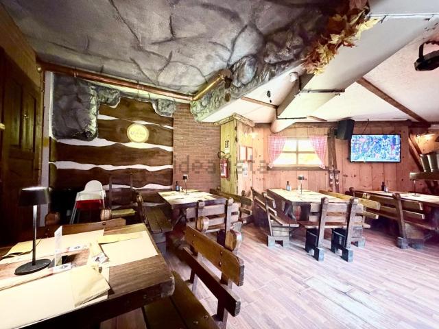 Locale in vendita di 340 m² in Via Louset, 6