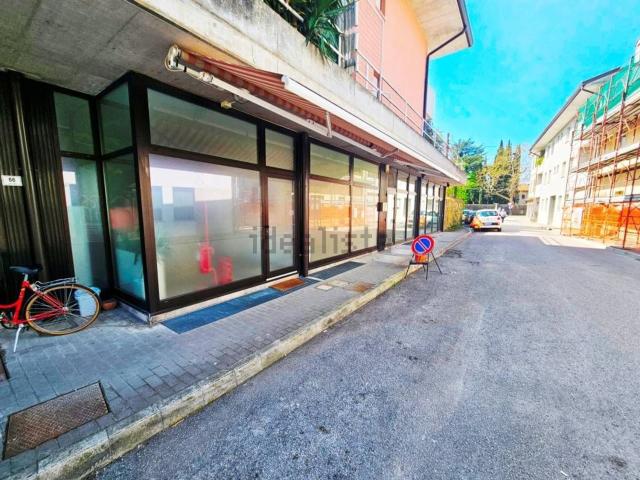 Locale in vendita di 340 m² in Via Udine, 70