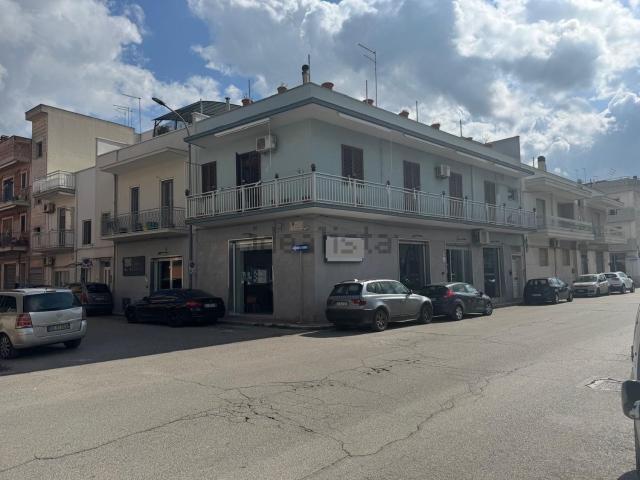 Locale in vendita di 340 m² in Via V. Calò