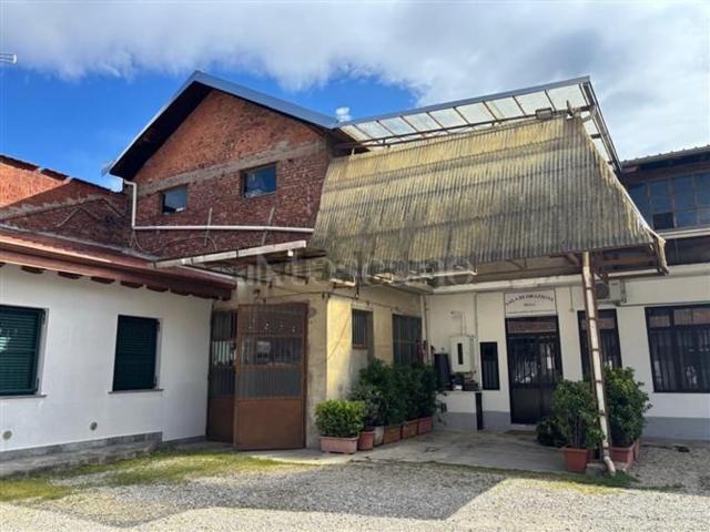 Locale in vendita di 340 m² in Vicolo Carpi