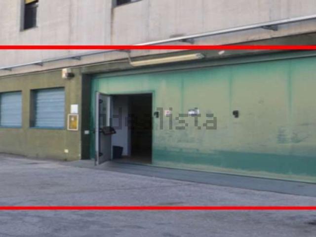 Locale in vendita di 341 m² in Via della Croce Rossa