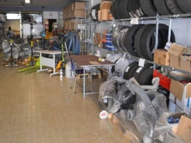 Locale in vendita di 341 m² in Via della Croce Rossa, 9