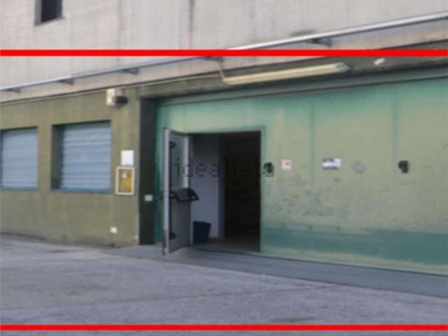 Locale in vendita di 341 m² in Via della Croce Rossa, 9