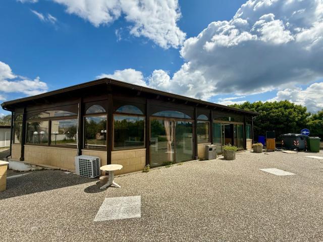 Locale in vendita di 341 m² in Via Feudo di Sant&apos Andrea
