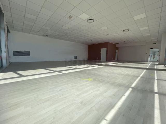 Locale in vendita di 343 m² in Via Brescia