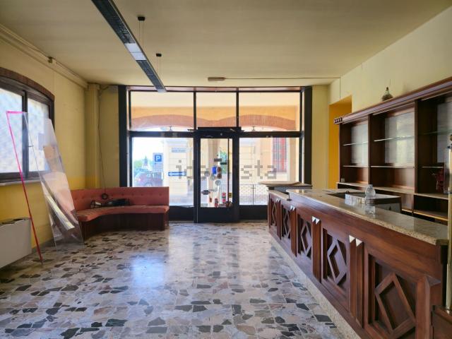 Locale in vendita di 343 m² in Piazza Paolo Ercole