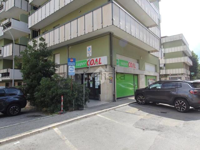 Locale in vendita di 345 m² in Via Arrigo Boito, 1