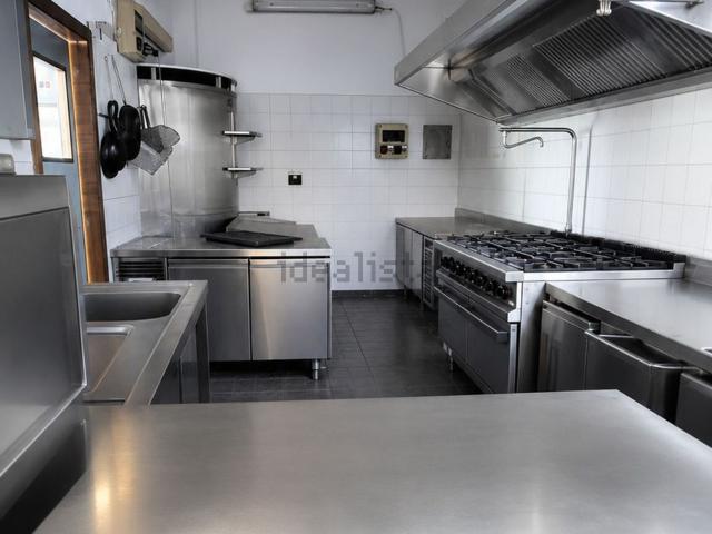 Locale in vendita di 346 m² in Via Marco D&apos Agrate, 31