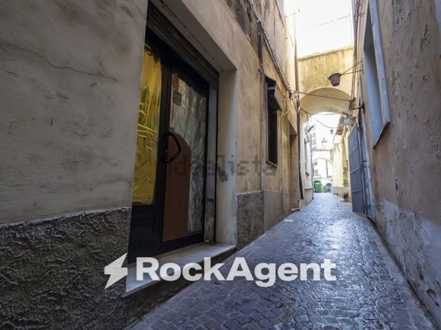 Locale in vendita di 34 m² in Piazza Mercanti, 9