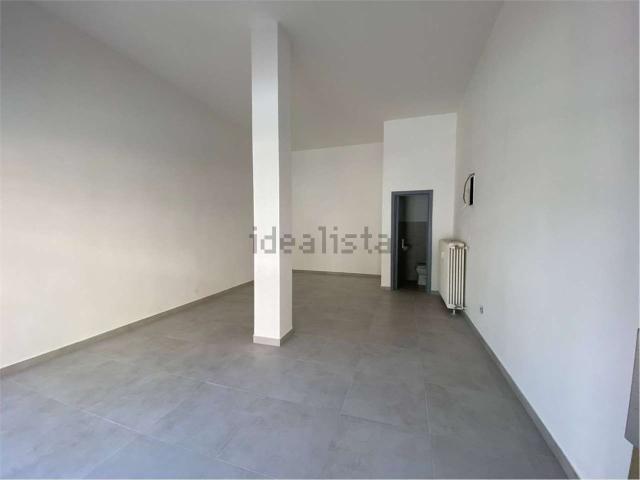 Locale in vendita di 34 m² in Via Tre Santi, 1
