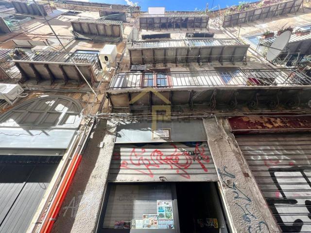 Locale in vendita di 34 m² in Via della Loggia, 18