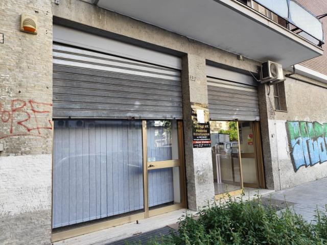 Locale in vendita di 34 m² in Via Giuseppe Rosati, 11