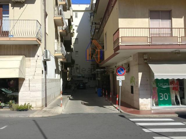 Locale in vendita di 34 m² in Via Olimpia, 5