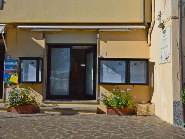 Locale in vendita di 34 m² in Viale Margherita, 67