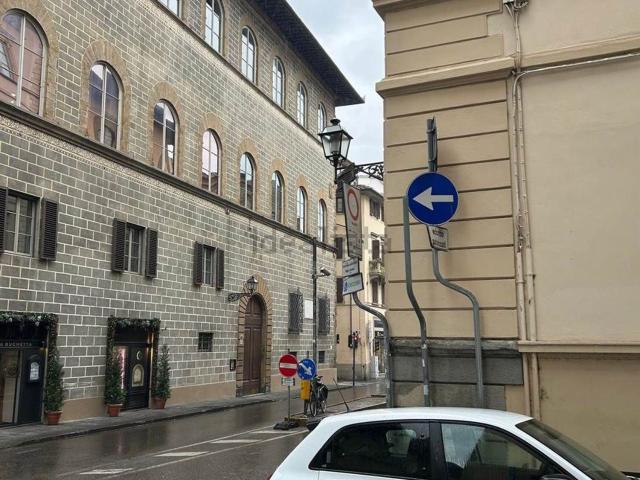Locale in vendita di 350 m² in Via dei Benci