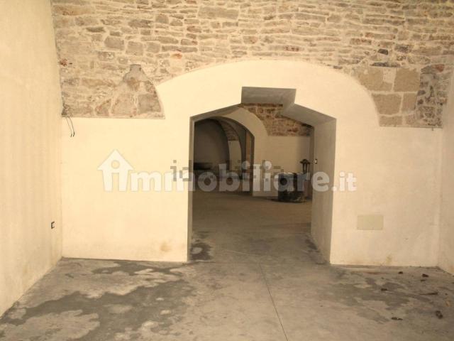 Locale in vendita di 350 m²