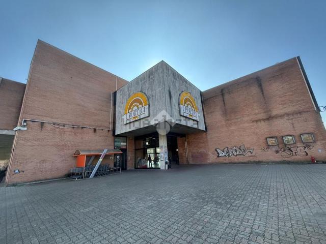 Locale in vendita di 350 m²