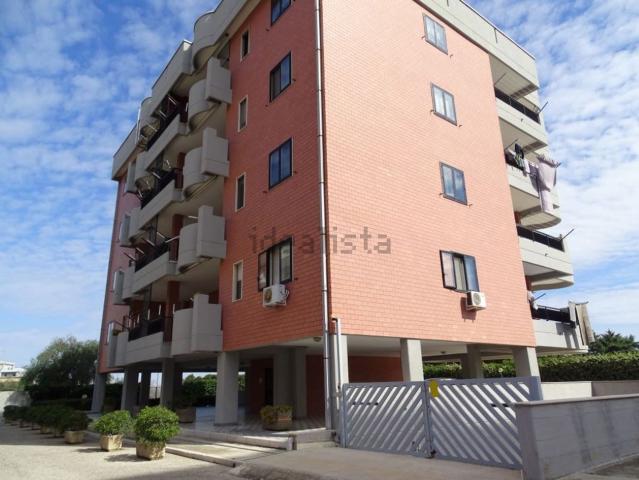 Locale in vendita di 350 m² in Via Giovanni Gentile, 69