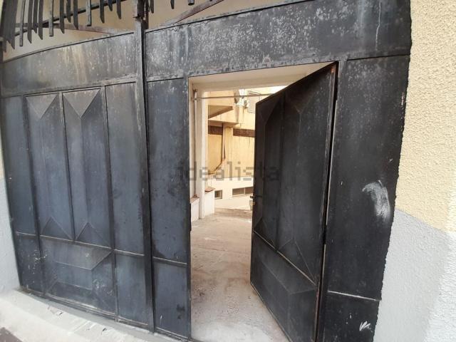 Locale in vendita di 350 m² in Via dei Campi, 27
