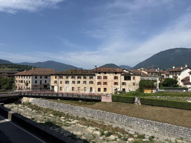 Locale in vendita di 350 m² in Via delle Tezze, 2