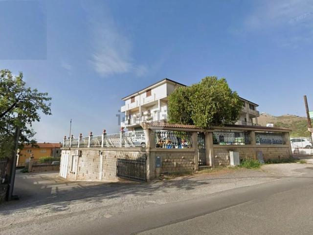 Locale in vendita di 350 m² in Via Luigi Pirandello, 1