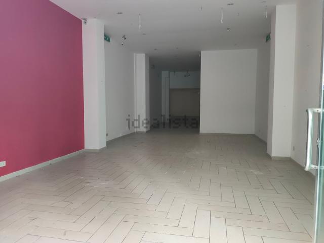 Locale in vendita di 350 m² in Via Mariano Stabile, 227