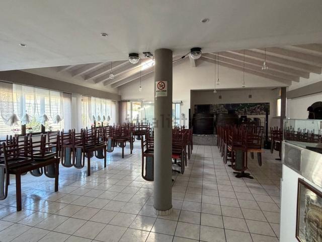 Locale in vendita di 350 m² in Via Martiri della Libertà