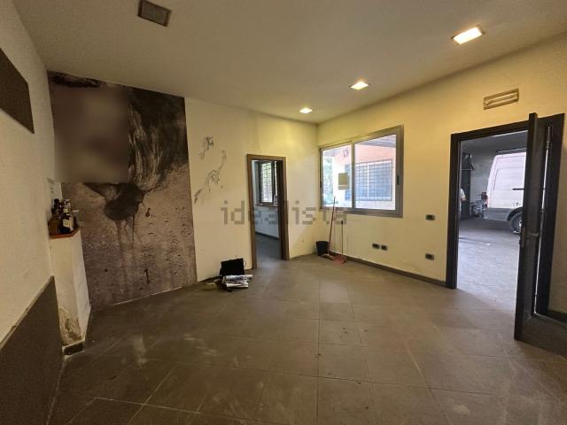 Locale in vendita di 350 m² in Via Padreterno
