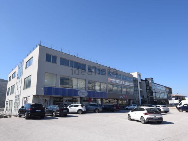 Locale in vendita di 350 m² in Via Tiburtina Valeria