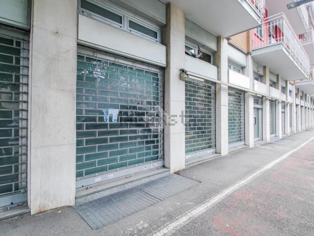 Locale in vendita di 350 m² in Viale Lombardia, 27