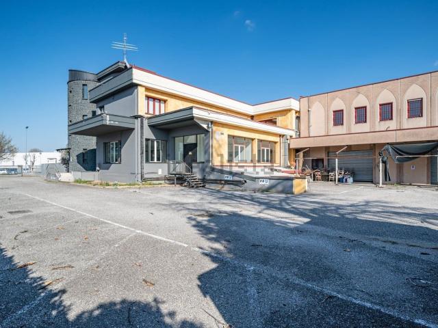 Locale in vendita di 3525 m² in Via Padana Superiore, 82