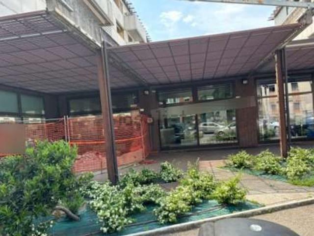 Locale in vendita di 352 m² in Via Luigi Galvani