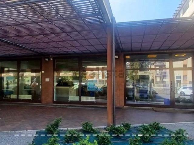 Locale in vendita di 352 m² in Via Luigi Galvani