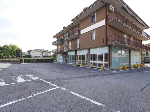 Locale in vendita di 352 m² in Via Roma, 10