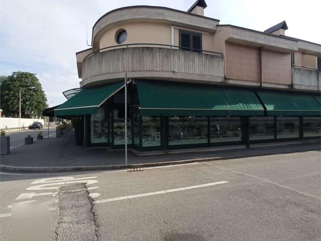 Locale in vendita di 355 m²