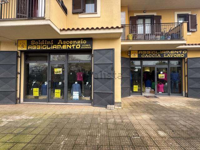 Locale in vendita di 355 m² in Via D. Alighieri, 11