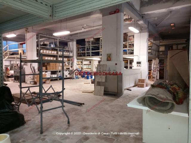 Locale in vendita di 355 m² in Via Roma, 384