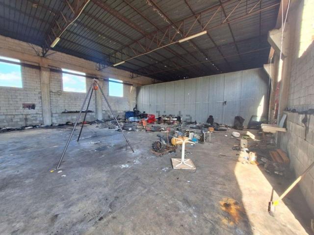 Locale in vendita di 355 m² in Località Chiara, 3