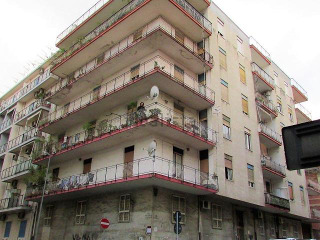 Locale in vendita di 356 m² in Via Antonio Canova, 12