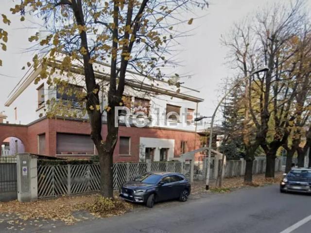 Locale in vendita di 356 m² in Viale Piave, 19