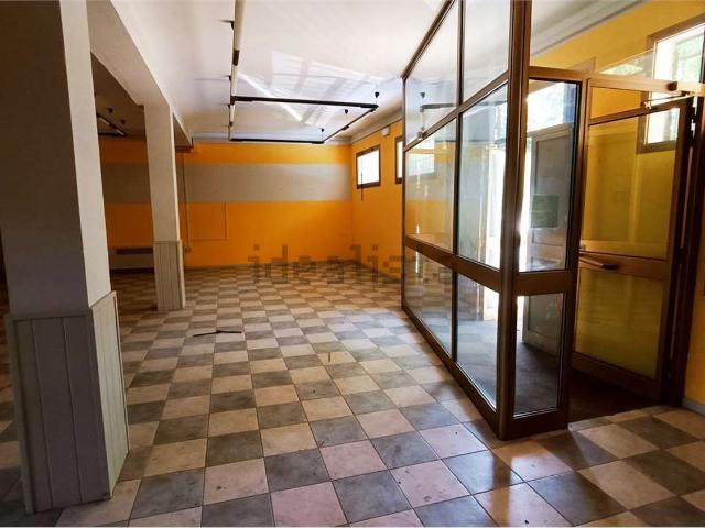 Locale in vendita di 358 m²
