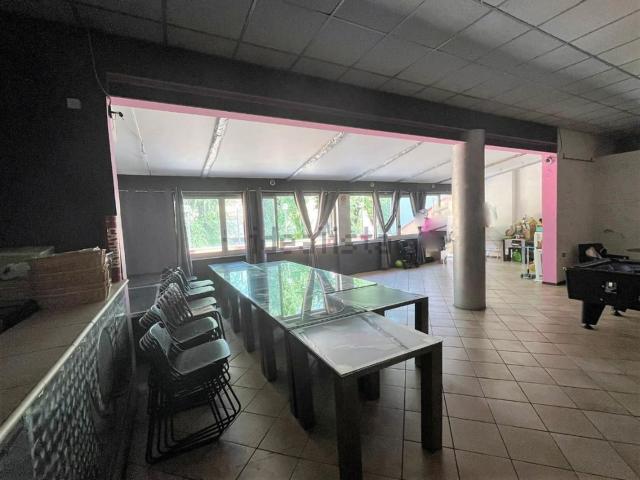 Locale in vendita di 358 m² in Via Luigi Cibrario, 91
