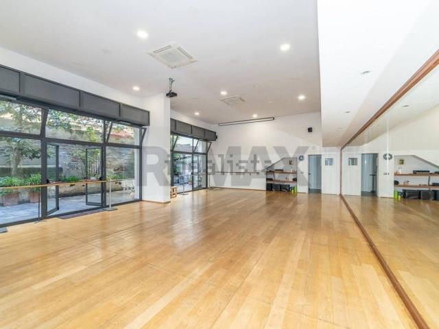 Locale in vendita di 359 m² in Via Raimondo Franchetti, 72