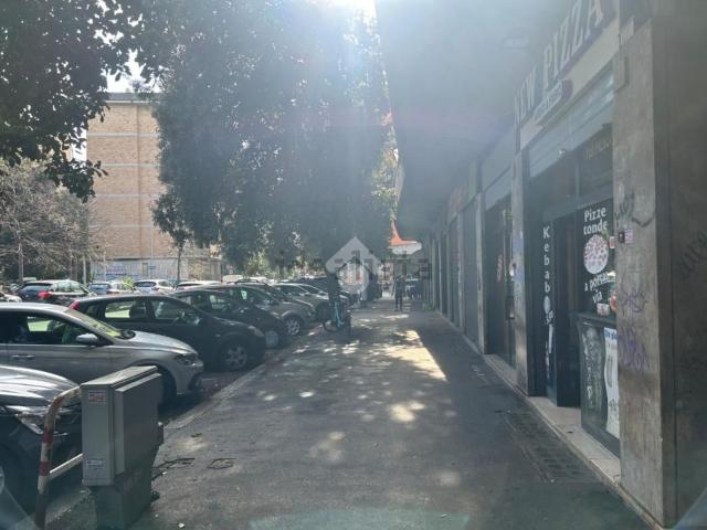 Locale in vendita di 35 m² in Piazza dei Cavalieri del Lavoro, 11